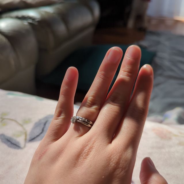 【ラザール ダイヤモンド(LAZARE DIAMOND)の口コミ】 旦那は太い指輪がよくて私は細い指輪が良かったので好きな太さを選べると …