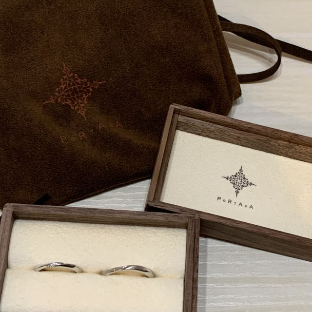 【PORTADA(ポルターダ)の口コミ】 女性用はノクターン、男性用はオーラという種類を選びました。どちらも細…