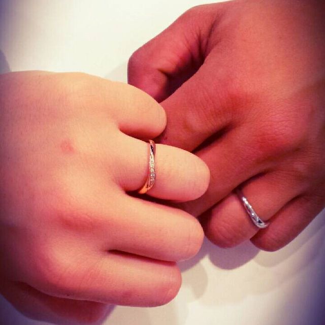 【4℃ BRIDAL(ヨンドシーブライダル)の口コミ】 ダイヤモンドととにかく指がきれいにみえるデザインです。指があまり細く…