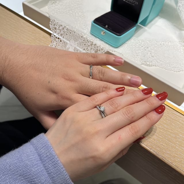 【ティファニー(Tiffany & Co.)の口コミ】 サプライズでもらった婚約指輪がティファニーのものだったので、他のブラ…
