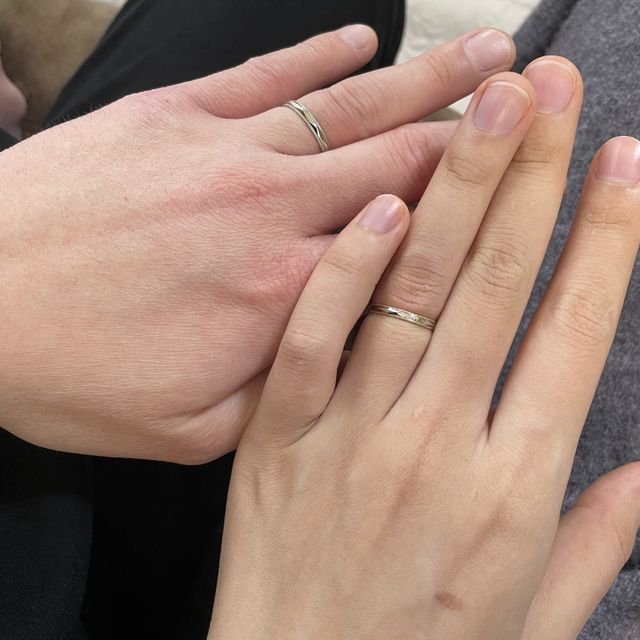 【PAVEO CHOCOLAT(パヴェオショコラ)の口コミ】 仕事柄派手なものはつけられ無いのですが、シンプルながらも指が綺麗に見…