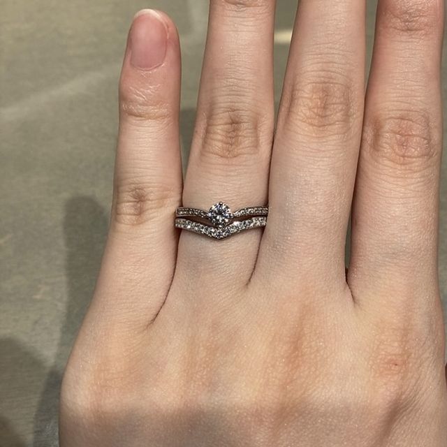 【アイプリモ(I-PRIMO)の口コミ】 婚約指輪のラインナップの中では、取り巻きリングはボリュームがあって良…