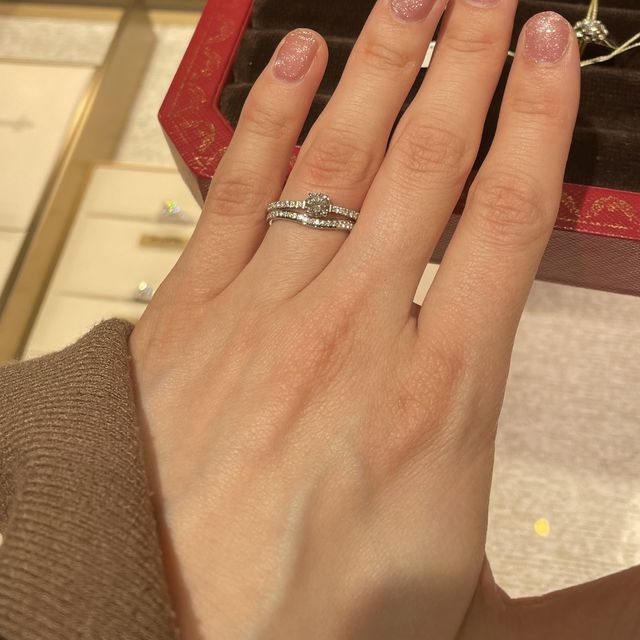 【カルティエ(Cartier)の口コミ】 エタンセルはエタニティタイプなのでとても華やかで煌びやかで素敵です。…