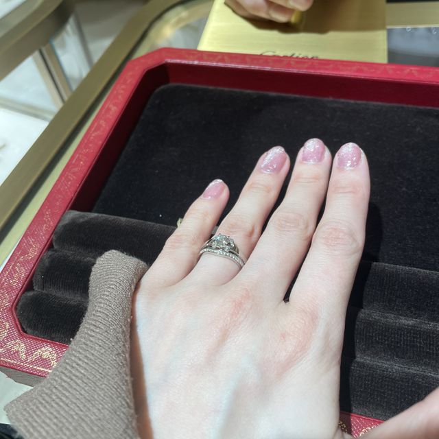 【カルティエ(Cartier)の口コミ】 一目で「カルティエ」とわかるデザイン。とても存在感があり素敵です。輪…