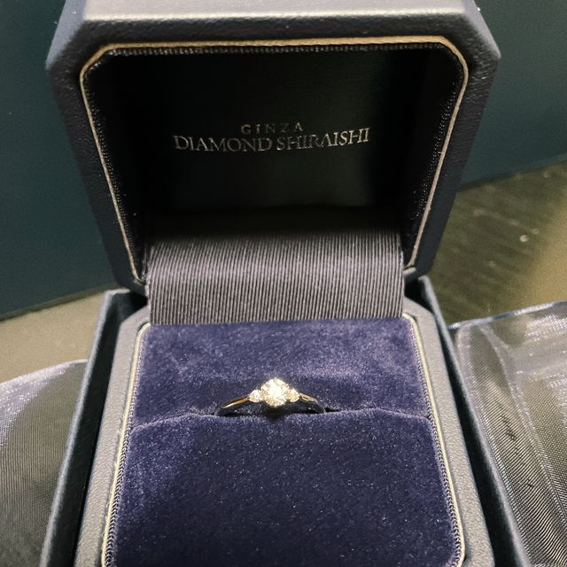 【銀座ダイヤモンドシライシの口コミ】 シンプルなデザインかつ、ダイヤモンドの輝きがとても綺麗に見えました。…
