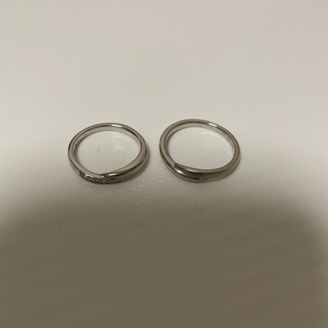 【4℃ BRIDAL(ヨンドシーブライダル)の口コミ】 指輪のデザインが珍しかったので選びました。
特に男性の方の指輪が艶あり…