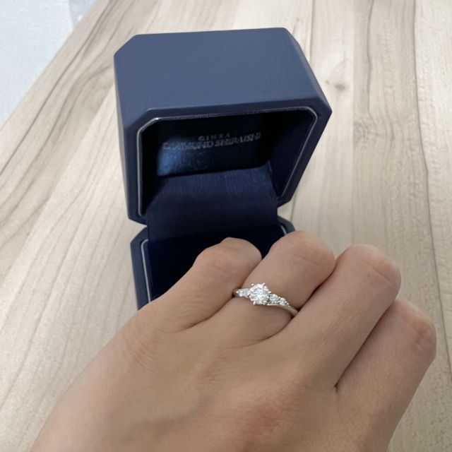 【銀座ダイヤモンドシライシの口コミ】 海外ブランドも検討しましたが、同じ予算で比較した際に石の大きさが全然…