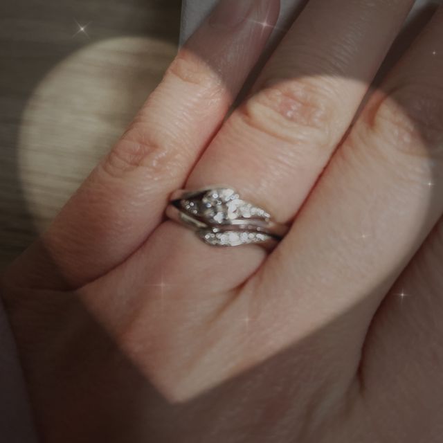 【COCKTAIL(カクテル)の口コミ】 デザイン、価格共にパーフェクトでした！婚約指輪に合わせ重ね付け出来る…