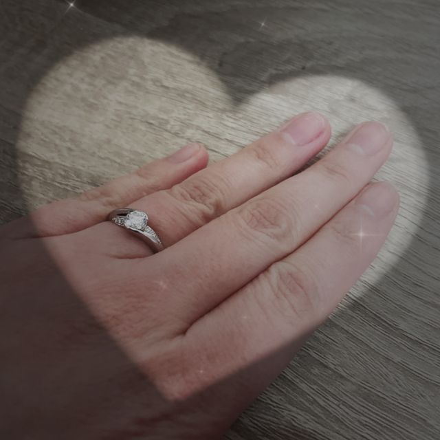 【COCKTAIL(カクテル)の口コミ】 デザイン、価格共にパーフェクトでした！婚約指輪に合わせ重ね付け出来る…