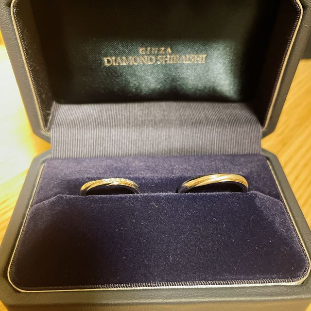 【銀座ダイヤモンドシライシの口コミ】 シンプルで王道なプラチナが結婚指輪のイメージでしたが、おしゃれな要素…