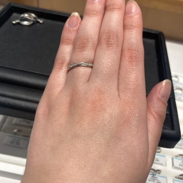 【銀座ダイヤモンドシライシの口コミ】 もともとシンプルなものよりキラキラとダイヤが輝くようなデザインに憧れ…