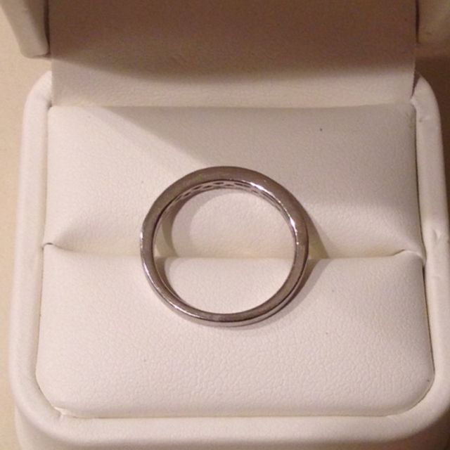 【Gabrielle DIAMONDの口コミ】 一周全部にダイヤが付いていると邪魔になりそうなので、ハーフエタニティ…