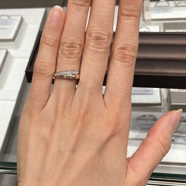 【アイプリモ(I-PRIMO)の口コミ】 華やかな指輪を希望していて、スタッフさんから勧めていただいた指輪です…