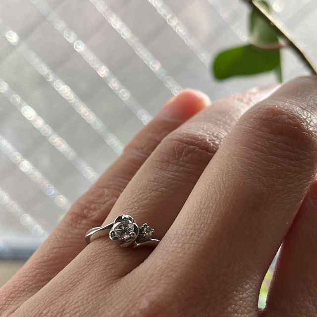 【4℃ BRIDAL(ヨンドシーブライダル)の口コミ】 種類がたくさんあって迷っていたのですが、お花が大好きな私にスタッフさ…