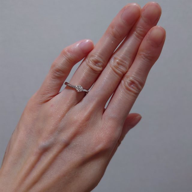 【ヴァンドーム青山(VENDOME AOYAMA)の口コミ】 デザインがとっても気に入りました。　
海外ブランドの婚約指輪も見ました…