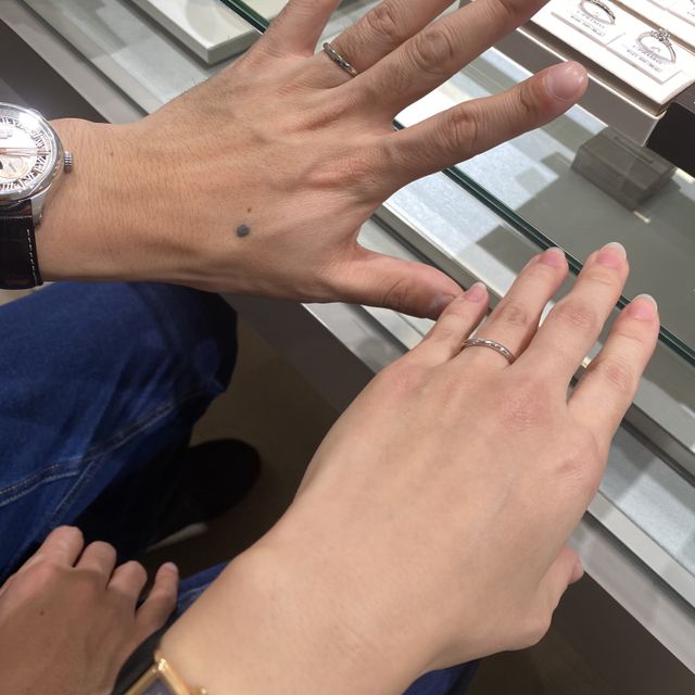 【アイプリモ(I-PRIMO)の口コミ】 細めのウェーブでとても指に馴染みやすいデザインになっています。また、…