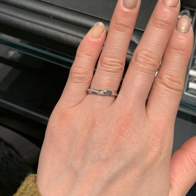 【エクセルコダイヤモンド(EXELCO DIAMOND)の口コミ】 結婚指輪を選びに行った時に初めてつけた指輪でした。直感で一目惚れした…