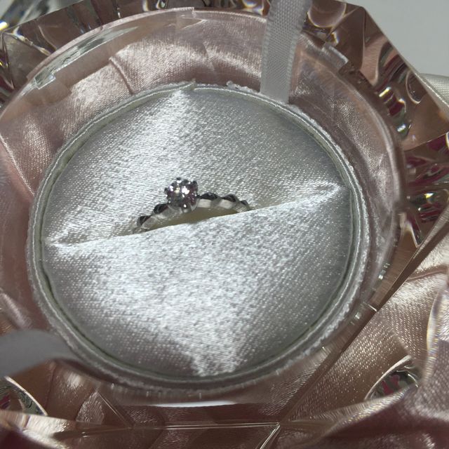 【JEWELRY  KAMATA(ジュエリーかまた)の口コミ】 彼が当店でダイヤモンドだけを選んでくれ、ダイヤモンドプロポーズをして…