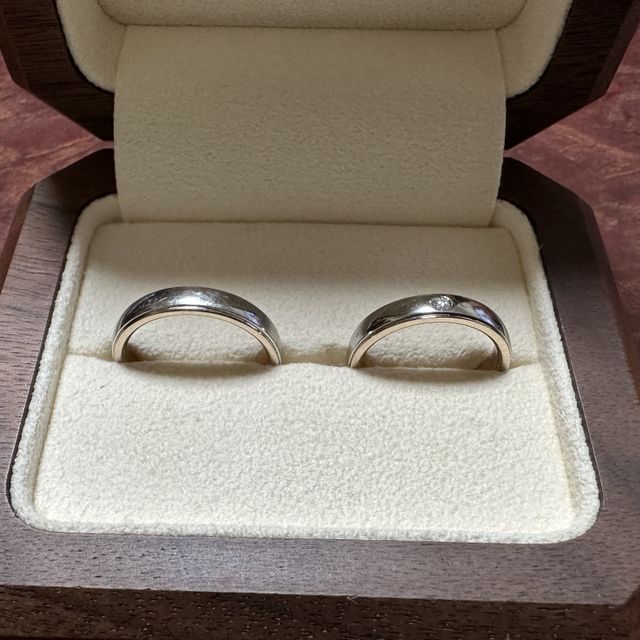 【TANZO.(鍛造指輪)の口コミ】 嫁さんの還暦のお祝いに結婚指輪をTANZOで作り直しました。プラチナの周り…