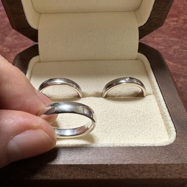 【TANZO.(鍛造指輪)の口コミ】 嫁さんの還暦のお祝いに結婚指輪をTANZOで作り直しました。プラチナの周り…