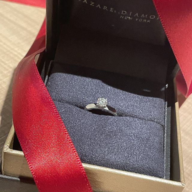 【ラザール ダイヤモンド(LAZARE DIAMOND)の口コミ】 デザイン性のある指輪を探しており、ゴールドのリング等を中心に見ていま…