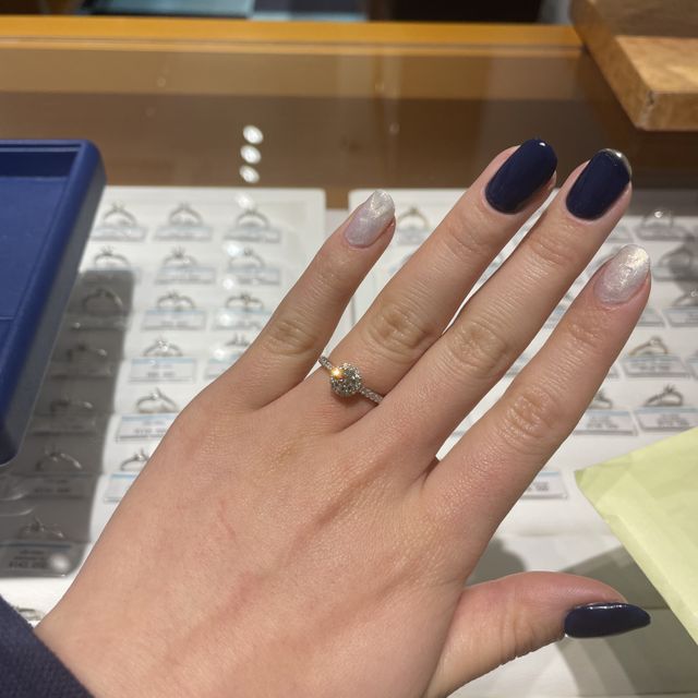 【銀座ダイヤモンドシライシの口コミ】 とにかくダイヤモンドが大きくて、綺麗なものがよく、いろんなブランドを…