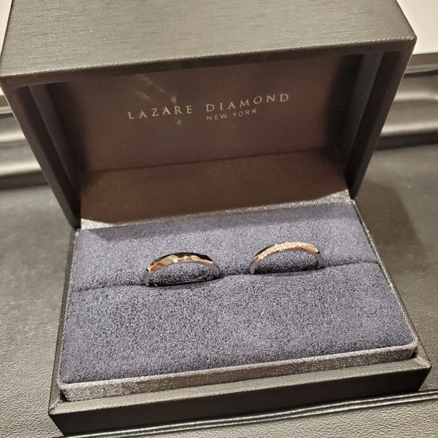 【ラザール ダイヤモンド(LAZARE DIAMOND)の口コミ】 ダイヤが斜めのラインで入っている指輪を希望していたため、ネットで調べ…