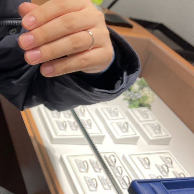 【銀座ダイヤモンドシライシの口コミ】 スタッフの人が数多くの種類の中から自分たちに合うものをいくつか提案し…