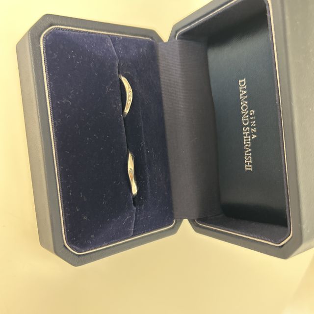 【銀座ダイヤモンドシライシの口コミ】 いろいろなブランドさんの指輪を見学したのですが、V字のタイプが気に入っ…