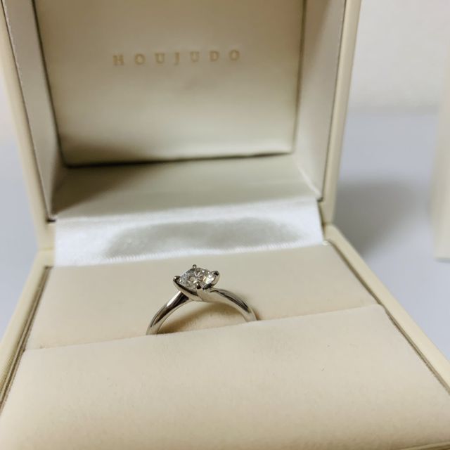 【宝寿堂(ほうじゅどう)の口コミ】 プラチナ950で、石はトリプルエクセレントでした。
石は大きいのが欲しか…