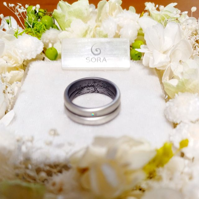 【SORA(ソラ)の口コミ】 二人は温泉に入ることが多く、変化しにくいタンタルとチタンをメインにし…