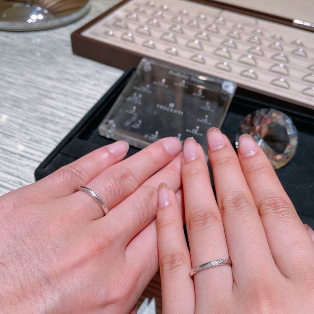 【TRECENTI(トレセンテ)の口コミ】 ウィメンズリングはサイドのラインにもダイヤモンドがしっかり見え、キラ…