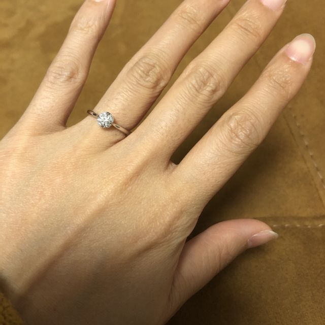 【Galopine & Galopin(ガロピーネガロパン)の口コミ】 指輪のデザインに惹かれました！
ダイヤモンドを引き立てるように回りがキ…
