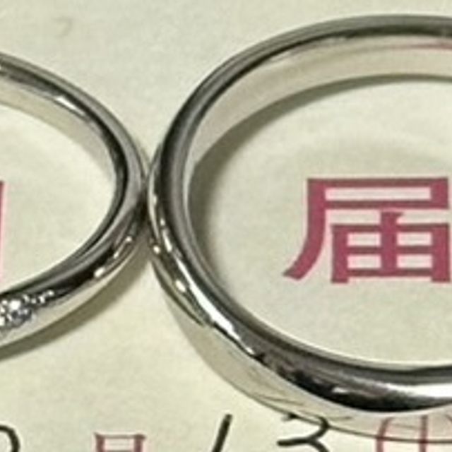 【4℃ BRIDAL(ヨンドシーブライダル)の口コミ】 最初は2人ともとても緊張していました
ストーンがさりげなく付いたデザイ…