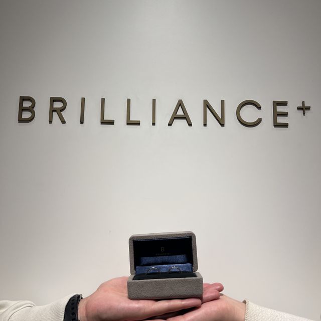 【BRILLIANCE+(ブリリアンスプラス)の口コミ】 ミル打ちのデザインで、綺麗なシャンパンゴールドの色味が気に入り決め手…