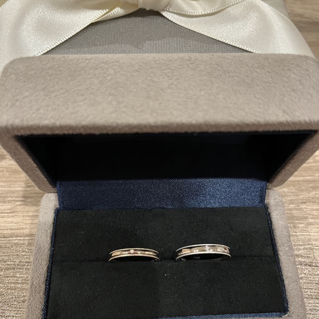 【BRILLIANCE+(ブリリアンスプラス)の口コミ】 ミル打ちのデザインで、綺麗なシャンパンゴールドの色味が気に入り決め手…