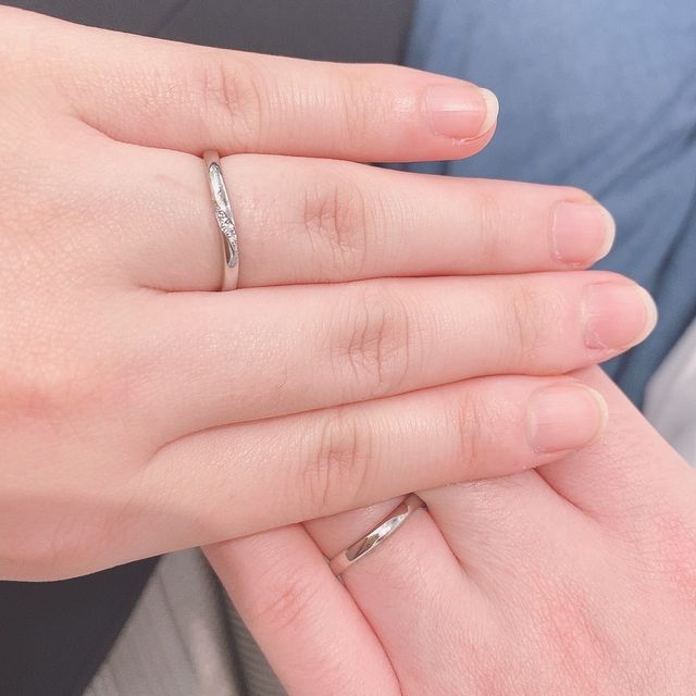 【アイプリモ(I-PRIMO)の口コミ】 リングの側面にもダイヤが埋め込まれているデザインが気に入りました。デ…