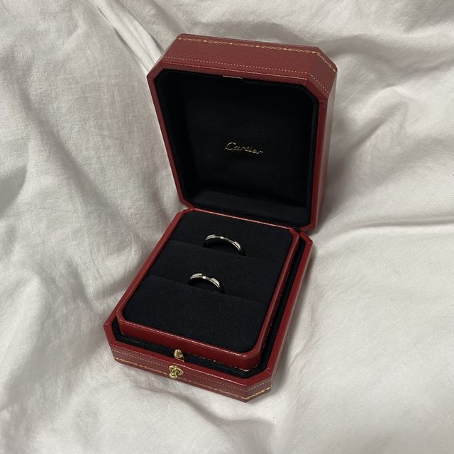 【カルティエ(Cartier)の口コミ】 指輪はシンプルなものを探しました。
かつ、厚さが厚くないもの。
私はゴ…