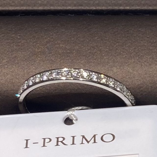 【アイプリモ(I-PRIMO)の口コミ】 指輪のデザインがとても美しかったです。ハーフエタニティでもダイヤモン…