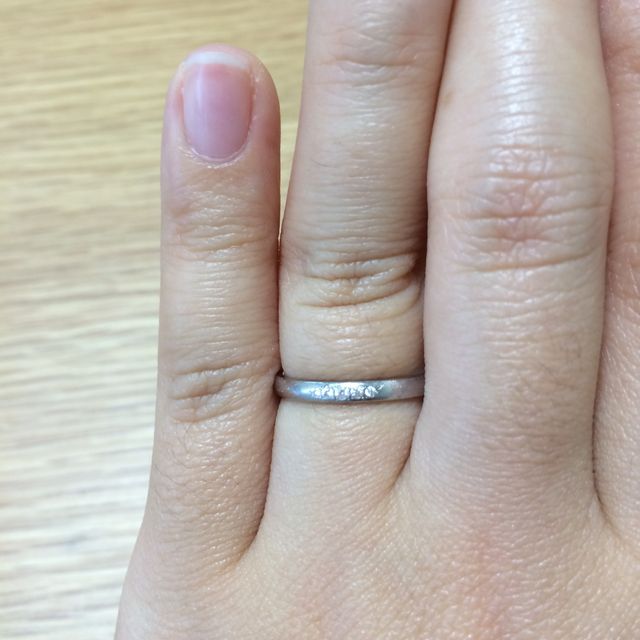 【アイプリモ(I-PRIMO)の口コミ】 先に購入していた婚約指輪と重ね付けできるものを探しました。婚約指輪が…