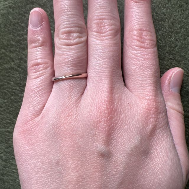 【TOMOE(トモエ)の口コミ】 ダイヤモンドが入っていないタイプの指輪を
探していたら出会いました！
…