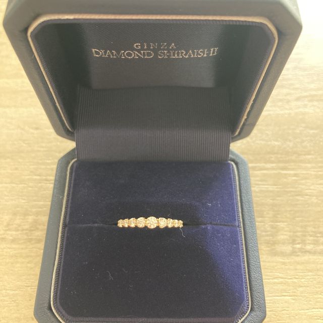 【銀座ダイヤモンドシライシの口コミ】 デザインが決め手でした。一粒ダイヤをおすすめされましたが、あまり気に…