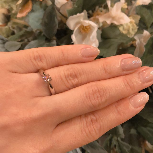 【エクセルコダイヤモンド(EXELCO DIAMOND)の口コミ】 デザインは立て爪タイプ一択で探してました。ダイヤも大きく見えるし、あ…