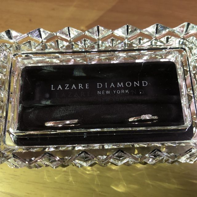 【ラザール ダイヤモンド(LAZARE DIAMOND)の口コミ】 初めの基準としてラザールダイヤモンドの指輪を見ました。その後、他ブラ…