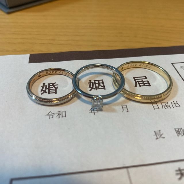 【STAR JEWELRY(スタージュエリー)の口コミ】 デザインが決め手となりました。色味でシルバーとゴールドでずっと迷って…