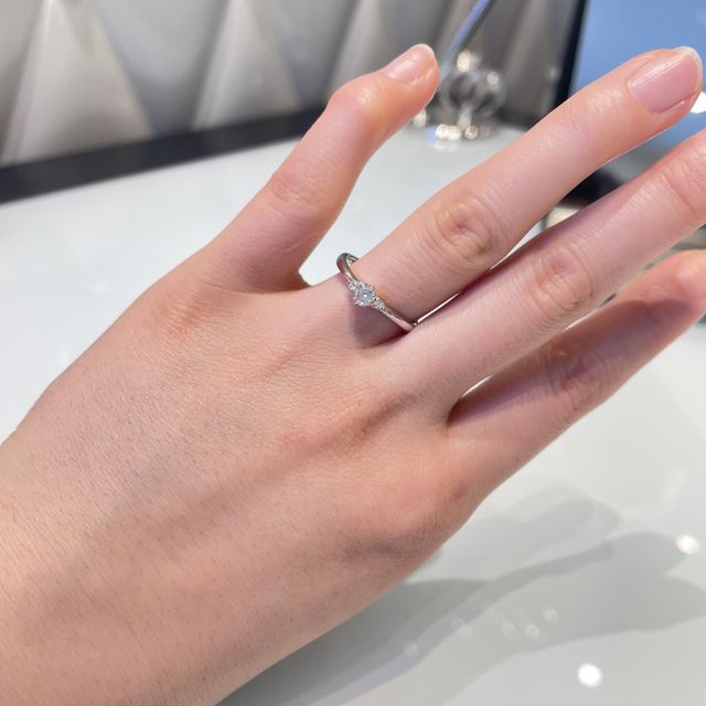 【JKPLANET(JKプラネット)の口コミ】 私の好きなキラキラで可愛い指輪がたくさんあり、婚約指輪は今までの店舗…