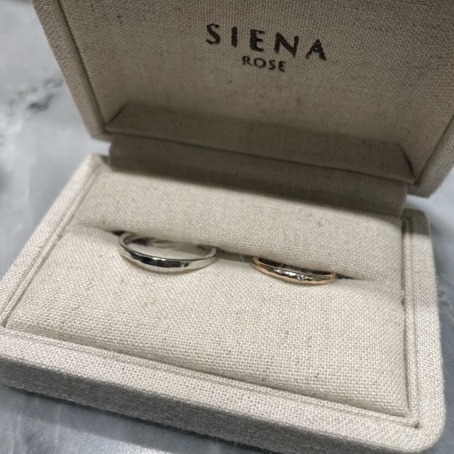 【SIENAROSE(シエナロゼ)の口コミ】 デザインがシンプルで可愛かったです！
カラーもシエナロゼ限定色のもので…