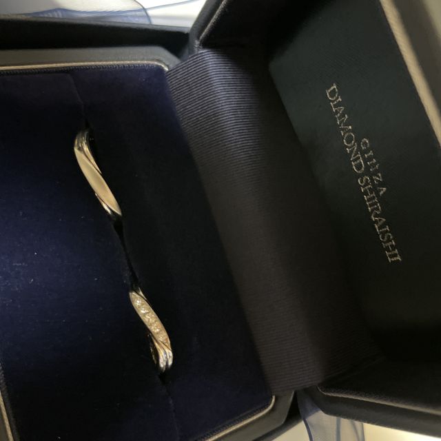 【銀座ダイヤモンドシライシの口コミ】 他のブランドも見ていて、5件ほどまわったのですが
1番手元が綺麗に見え2…