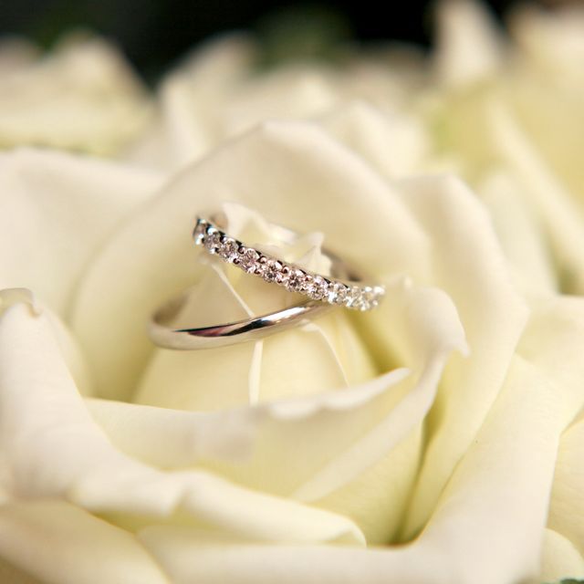 【Ponte Vecchio(ポンテヴェキオ)の口コミ】 ダイヤモンドがついている結婚指輪にしたいと以前から考えていました。
二…