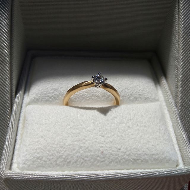 【ENUOVE(イノーヴェ)の口コミ】 リングのデザインとダイヤの質がとても気に入りました。スタッフの方が親…